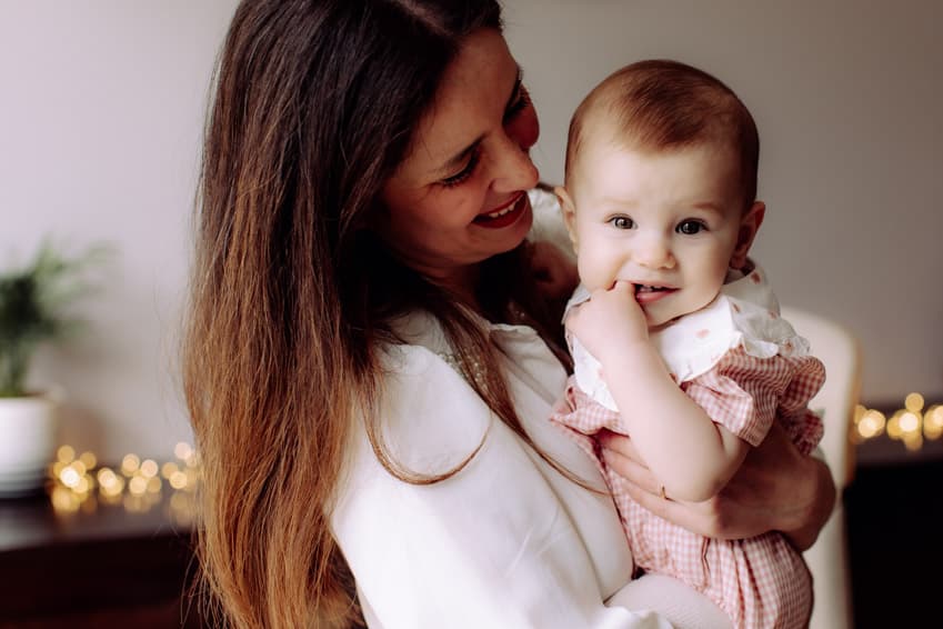 Allaiter et travailler : ce que la loi permet… et ce que vous avez le droit d’exiger